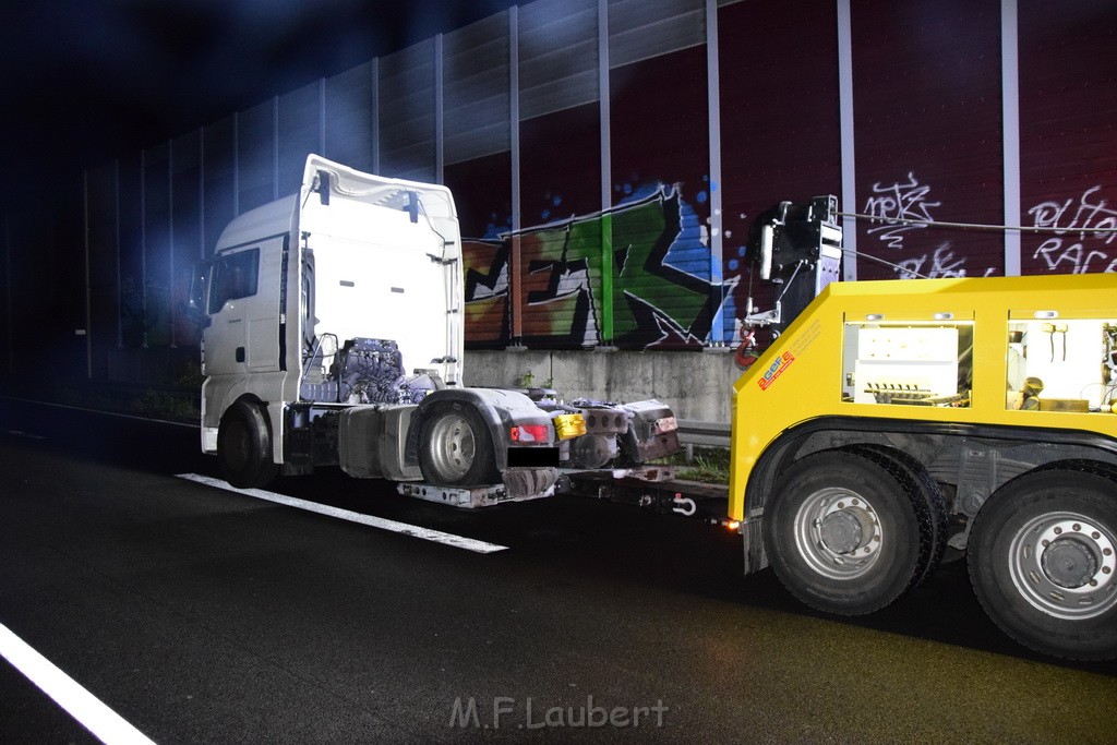 LKW Verfolgung A 3 Rich Oberhausen gestellt mit Nagelbrett Hoehe AS Koeln Dellbrueck P58.JPG - Miklos Laubert